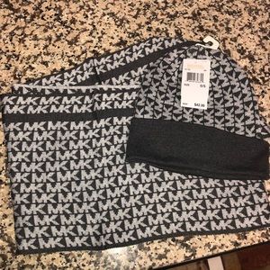 Michael Kors - Infinity Scarf & Hat